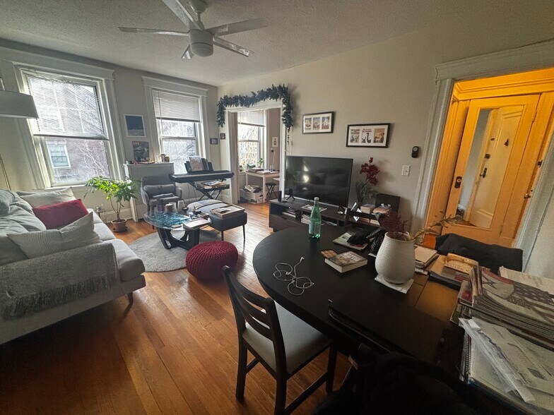 Building Photo - 110 Riverway