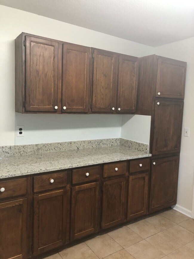 Building Photo - 3 Bed, 2 Bath home in Kings Grant!