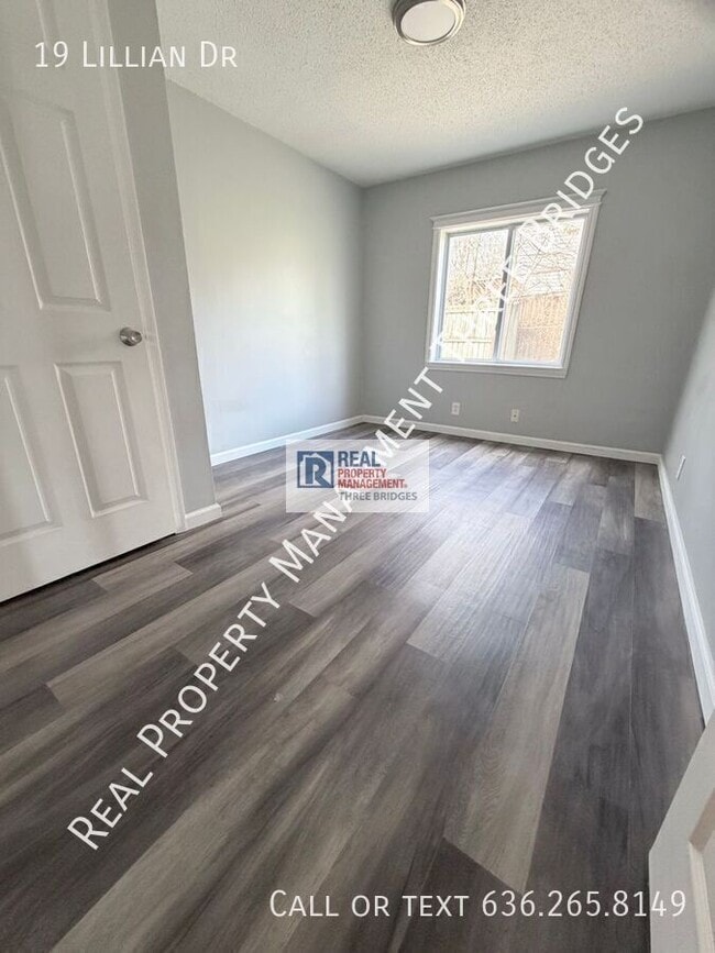 Building Photo - 19 Lillian Dr