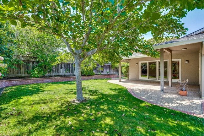 Building Photo - Excellent 3 Bedroom 2 Bath In A Great Neig...