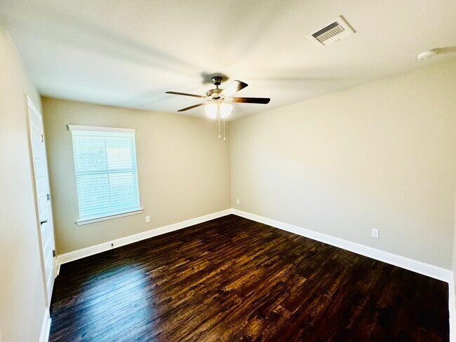 Building Photo - 4010 Southall Pl