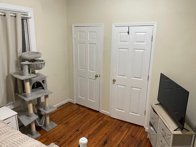 Building Photo - 1701 Downey St