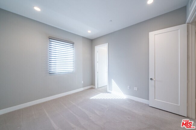 Building Photo - 5837 Village Dr