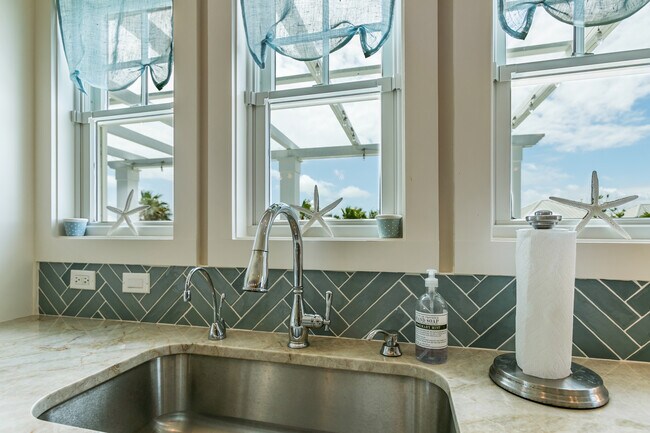 Building Photo - 681 Ocean Palm Way