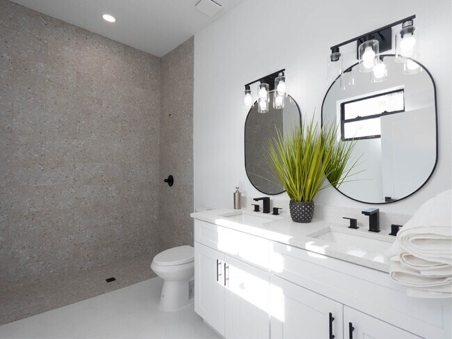 Building Photo - Brand New Construction 3/2  Canal Front Home for Rent in North Port