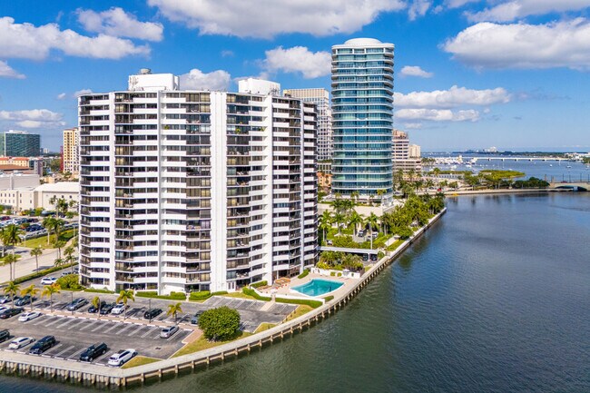 Building Photo - 1200 S Flagler Dr