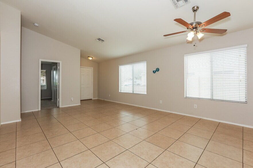 Building Photo - 6418 W Preston Ln