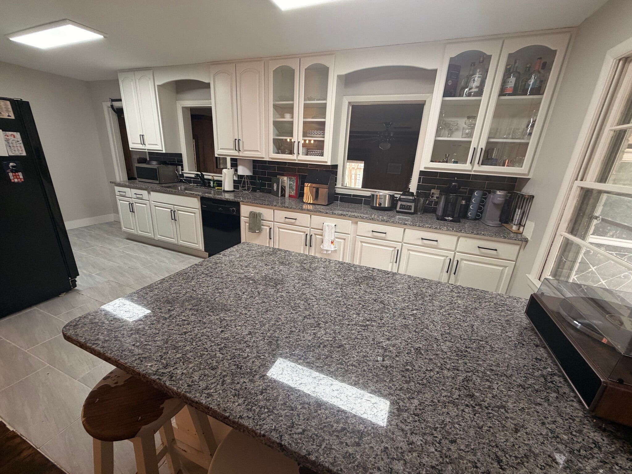 Building Photo - 321 Village Dr