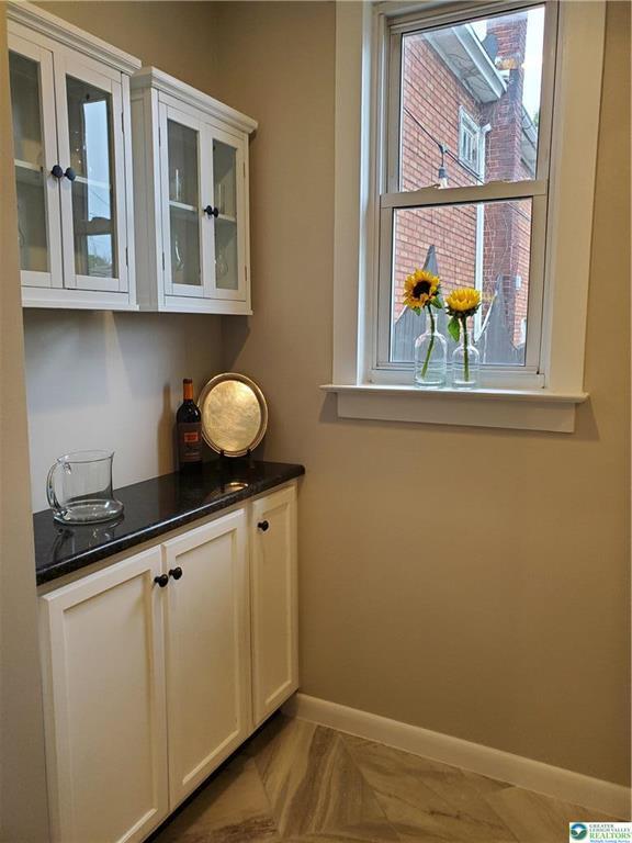 Building Photo - 628 Coal St