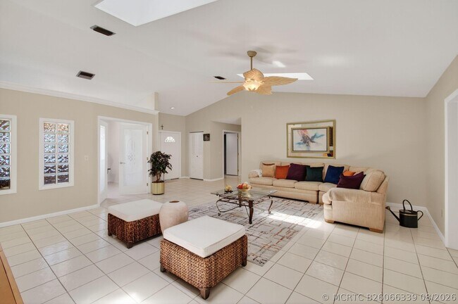 Building Photo - 2925 Riviera Dr