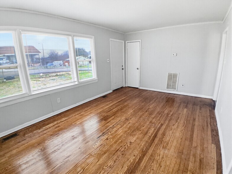 Building Photo - 911 Andes St