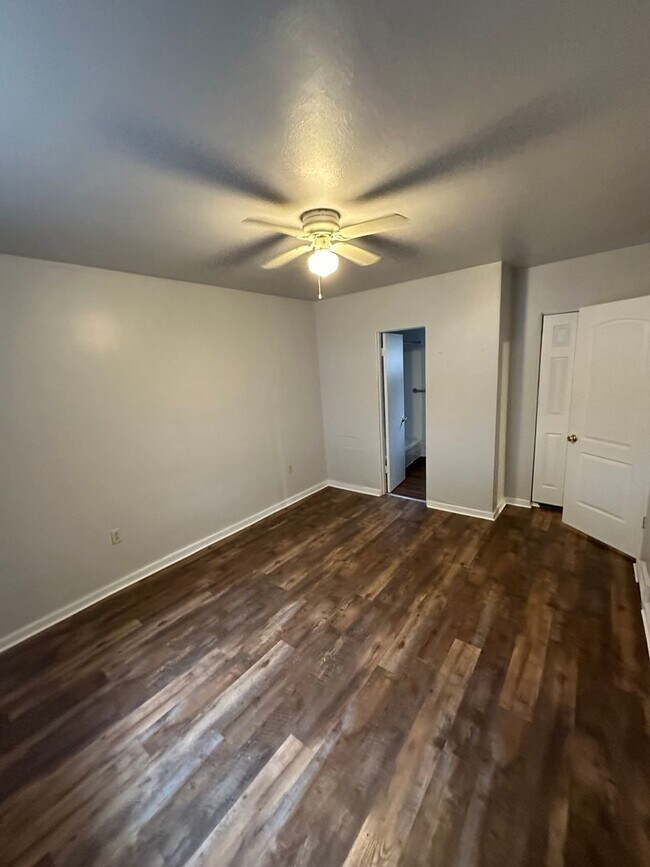 Building Photo - 526 Westinghouse Ave