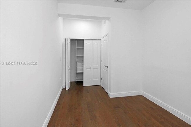 Building Photo - 832 Wallace St