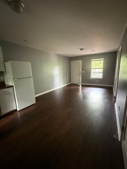 Building Photo - 1104 Penrose Dr