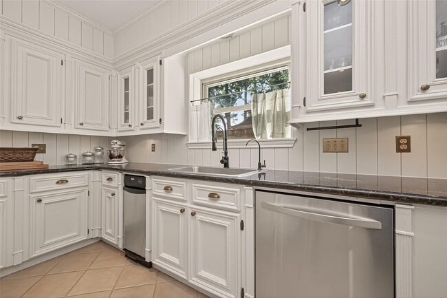 Building Photo - 9622 Fenchurch Dr