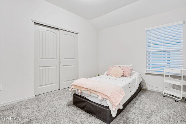 Building Photo - 7416 Tamarack Pl