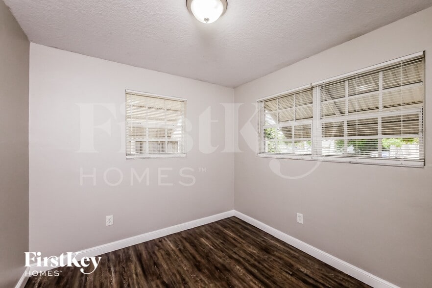Building Photo - 3430 N 72nd Terrace
