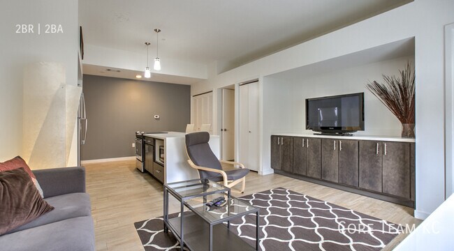 Building Photo - 662 E 63rd St