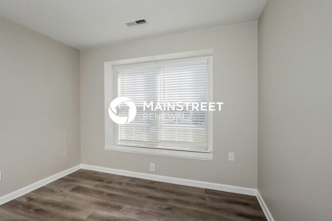 Building Photo - 3 Bedroom Pet-Friendly Home in LOUISVILLE,...