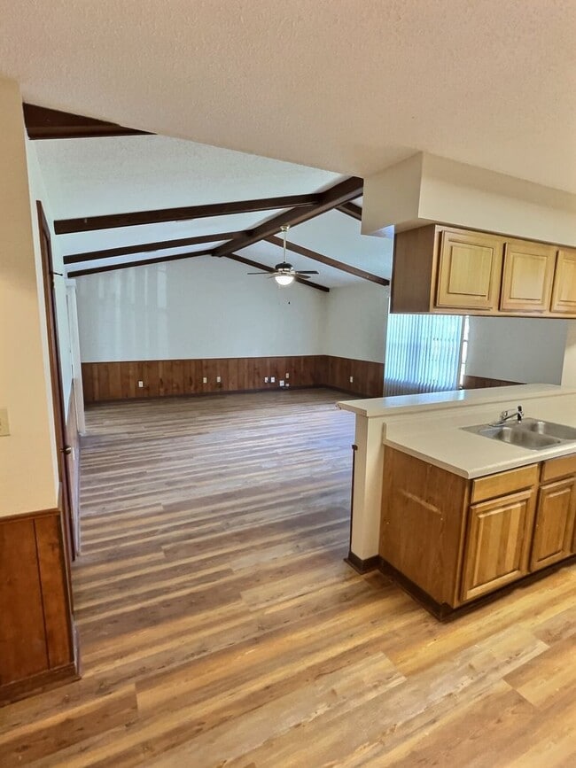 Building Photo - 1115 Hickory Dr