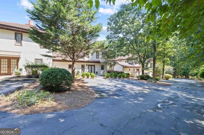 Building Photo - 1410 Club Dr