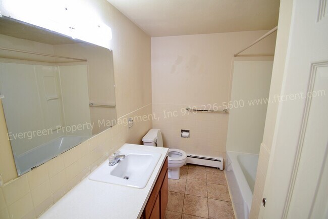 Building Photo - 3006 Sunset Dr