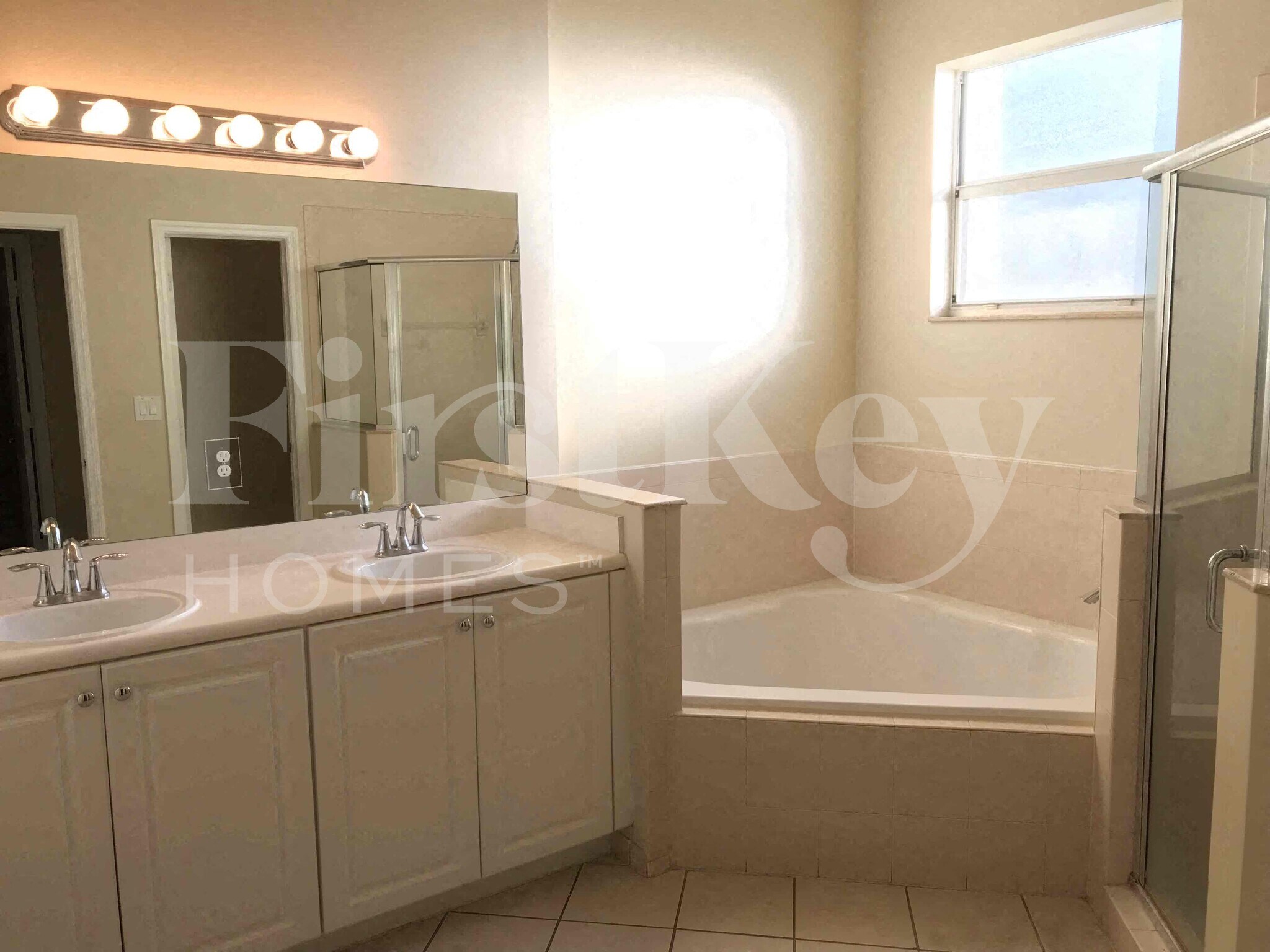 Building Photo - 181 NE 30th Pl