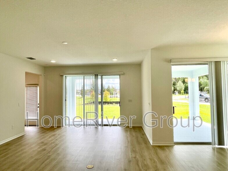 Building Photo - 10701 New Morning Dr