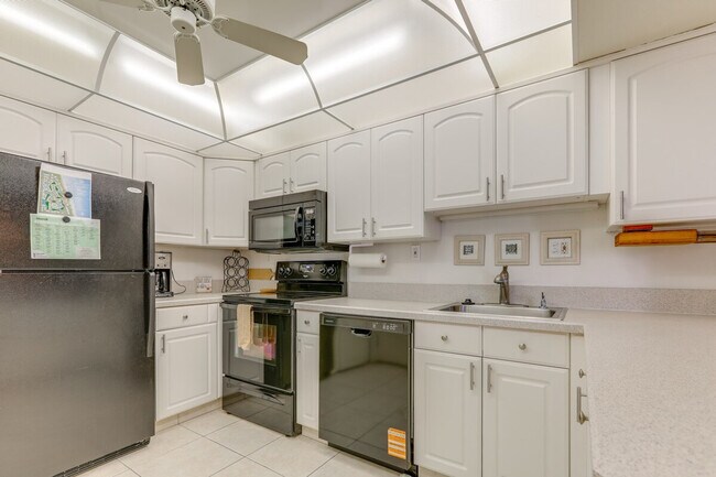 Building Photo - 2400 S Ocean Dr