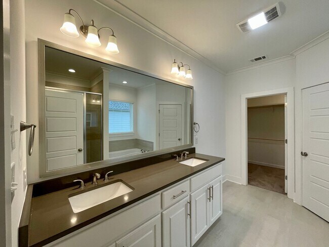 Building Photo - 14030 Trailhead Dr