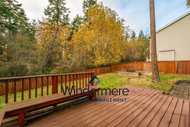 Building Photo - 1134 NW Redwing Dr