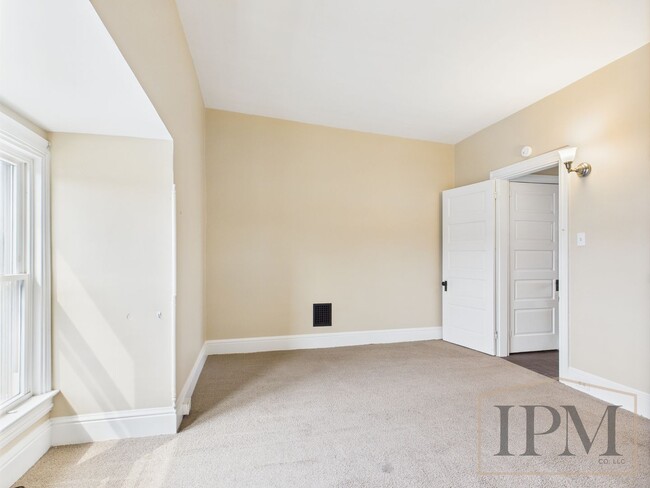 Building Photo - Available Now! Spacious 5 Bedroom Home Loc...