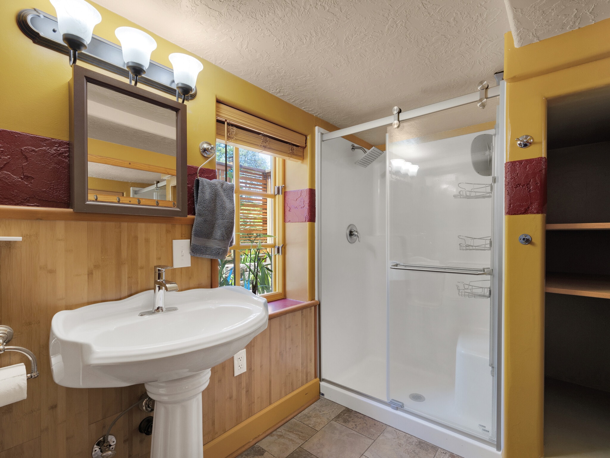 Building Photo - 359 6th St