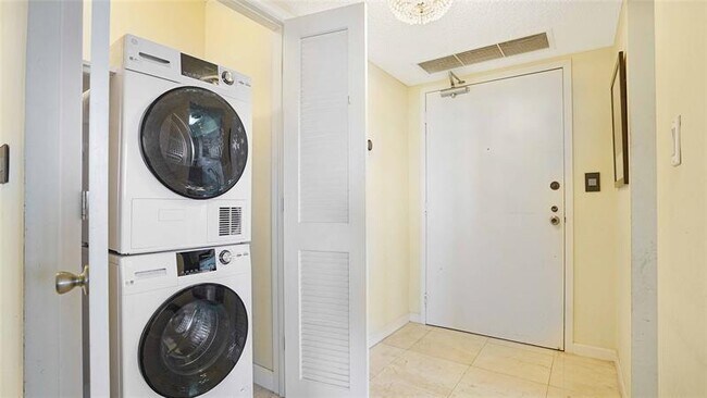 Building Photo - 4020 Galt Ocean Dr