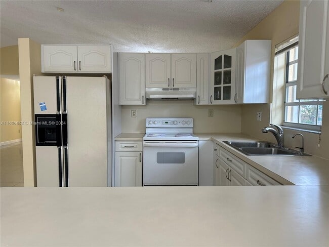 Building Photo - 8228 NW 199th Ter