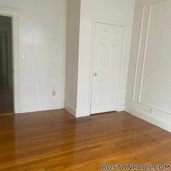 Building Photo - 19 Mora St