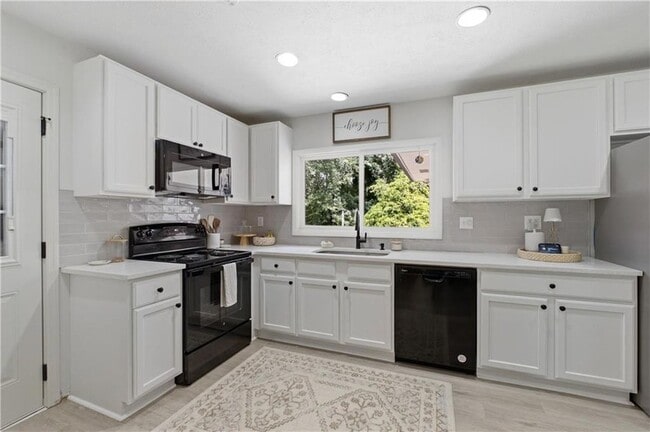 Building Photo - 285 Dania Dr