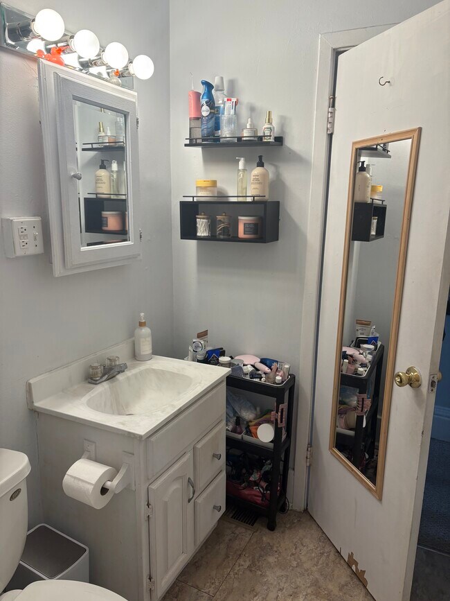 Building Photo - 2 Upton Park