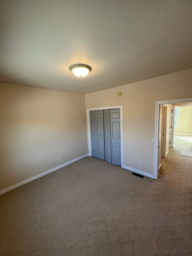 Building Photo - 1124 Alta Vista Dr