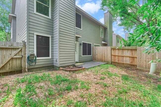 Building Photo - 231 Blushwood Pl