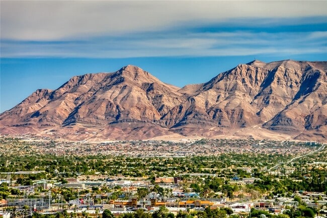 Building Photo - 150 S Las Vegas Blvd