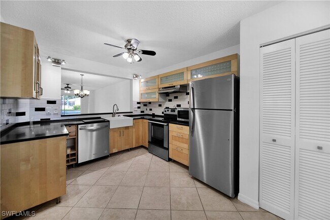 Building Photo - 600 Squire Cir