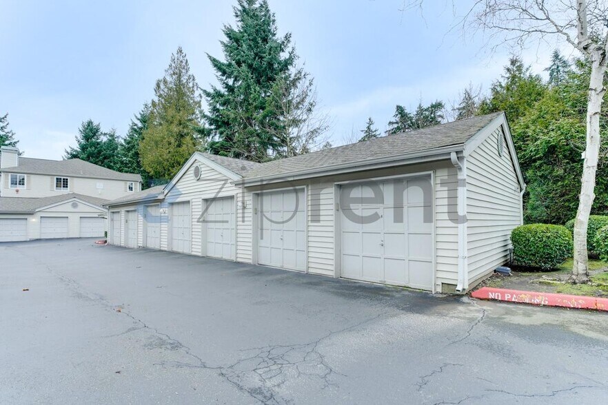 Building Photo - 1674 118th Ave SE