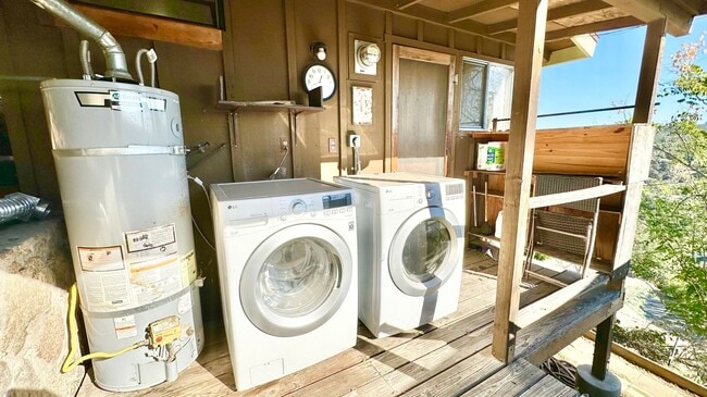 Building Photo - Unique and Rustic Detached Guest Home Unit on Private Country Property Overlooking the Stunning G...