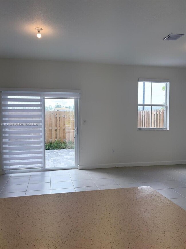 Building Photo - 2490 SE 29th St