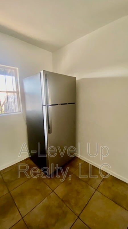 Building Photo - 1025 S Santa Rita Ave