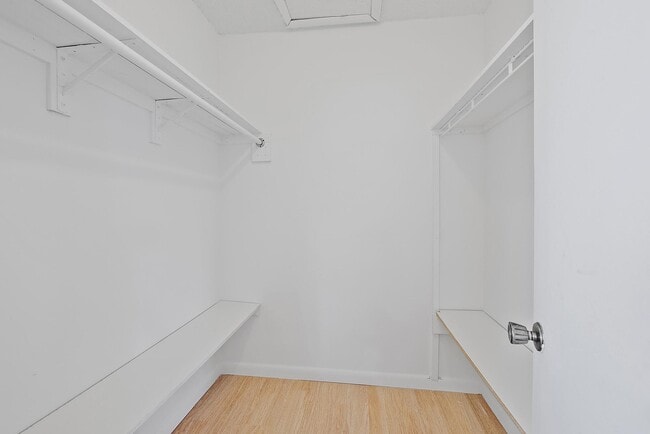 Building Photo - 4631 Brook Dr