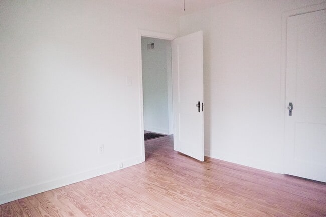 Building Photo - 314 Columbus Dr