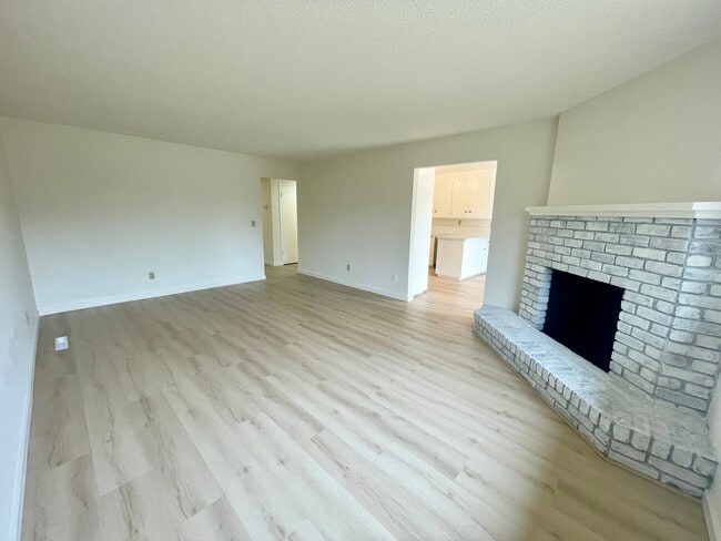 Primary Photo - 2530 Tamarisk Dr