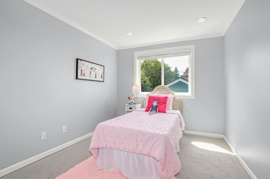 Building Photo - 2111 6th Ave W